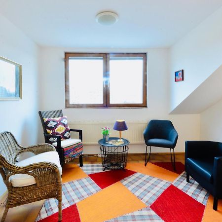 Charming Attic Apartment Near Messe Wien And Center Viena Exterior foto
