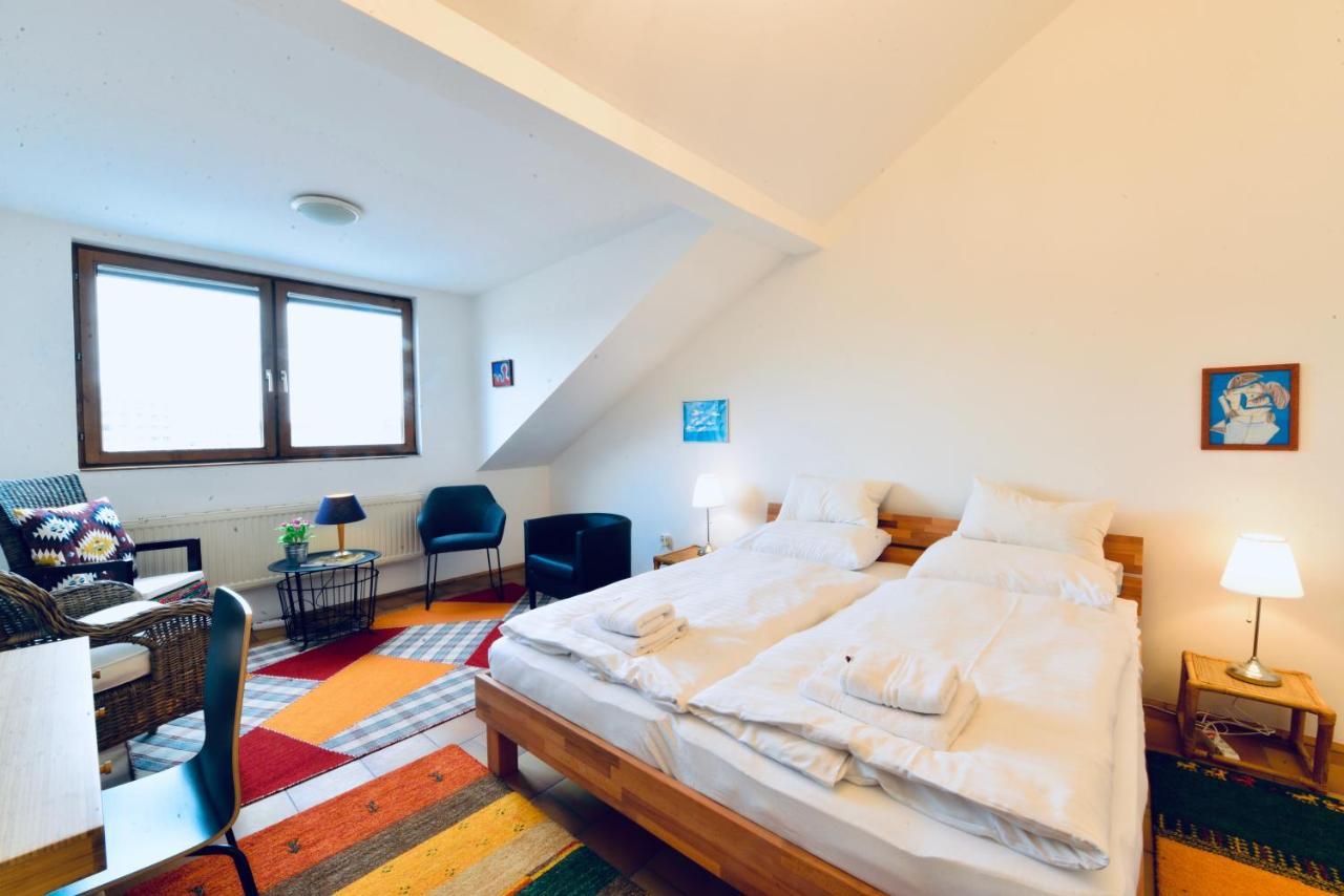 Charming Attic Apartment Near Messe Wien And Center Viena Exterior foto