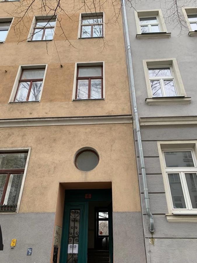 Charming Attic Apartment Near Messe Wien And Center Viena Exterior foto