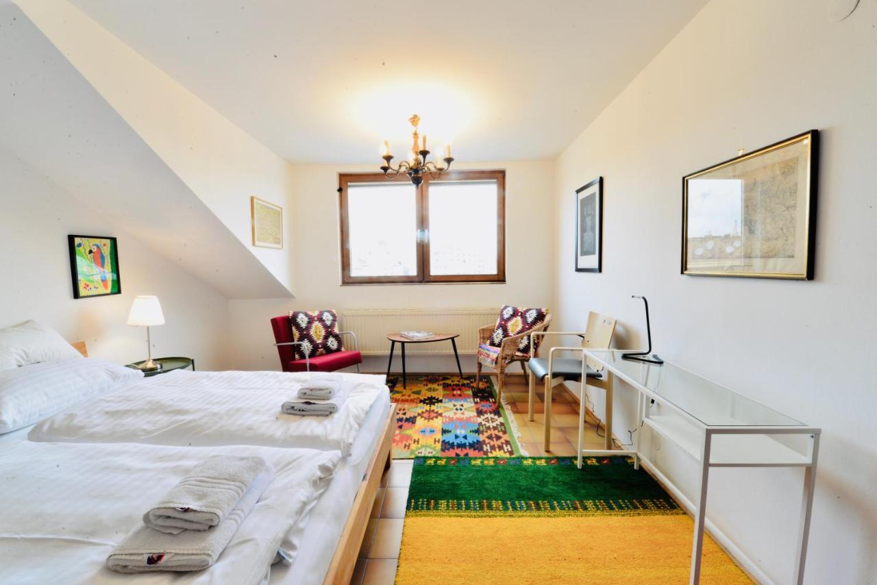 Charming Attic Apartment Near Messe Wien And Center Viena Exterior foto
